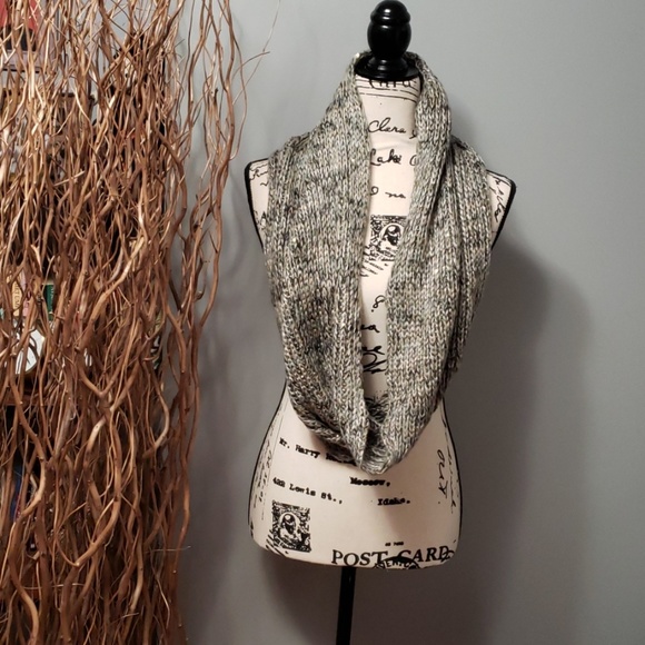 ZARA Chunky Knitted   Scarf - Picture 3 of 5